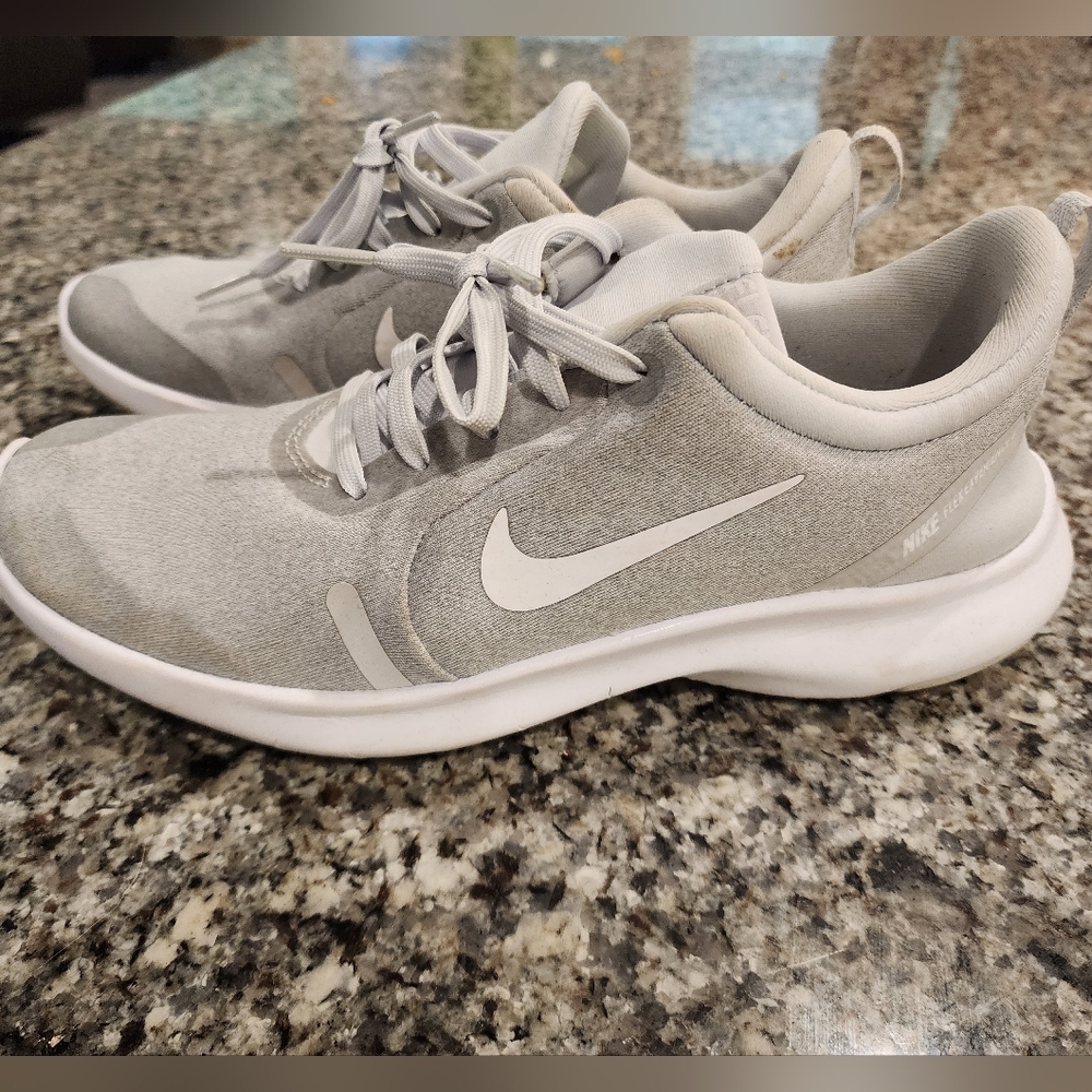 Womens Nike Flex Experience 8 Shoes - Size 7.5